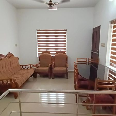 Mom'S Villa Nedumbassery Buitenkant foto