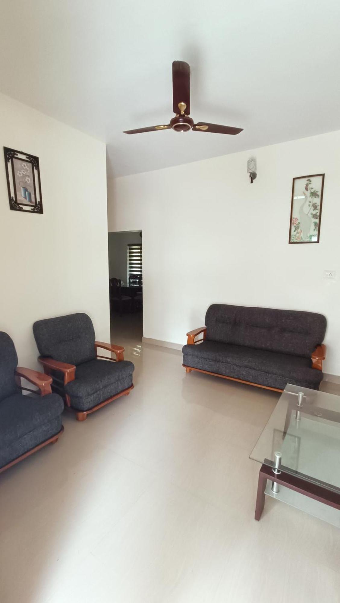 Mom'S Villa Nedumbassery Buitenkant foto